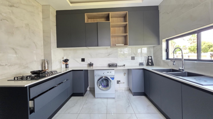 6 Bedroom Property for Sale in The Islands Estates North West